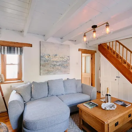 Finest Retreats - Scallop Porthleven